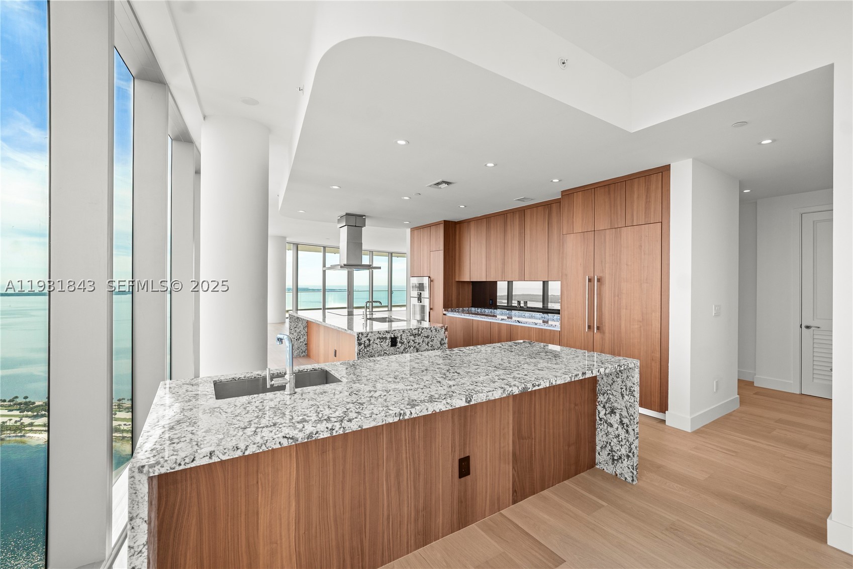 175 SE 25th Rd #4201, Miami FL 33129