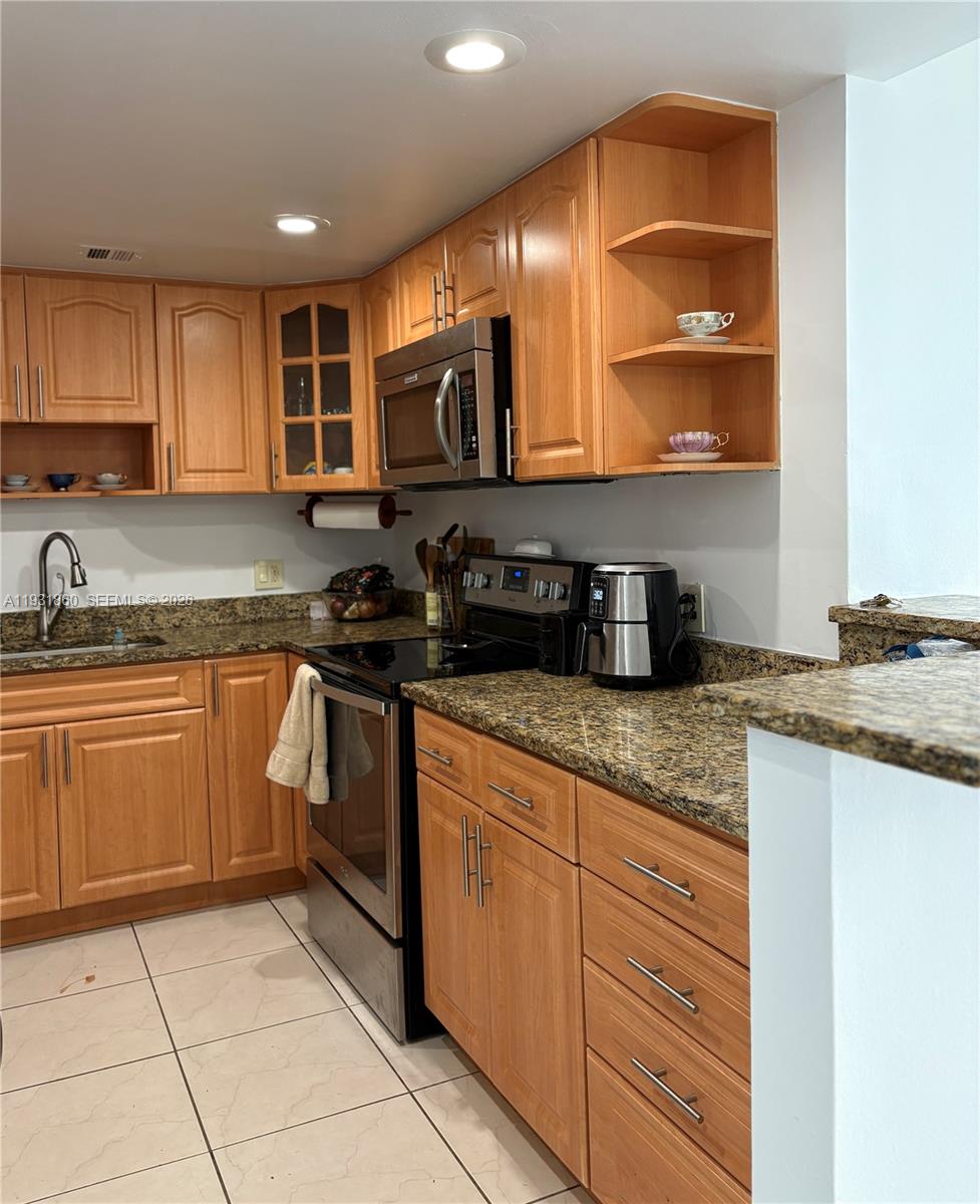 2500 NE 135th St #C502, North Miami FL 33181