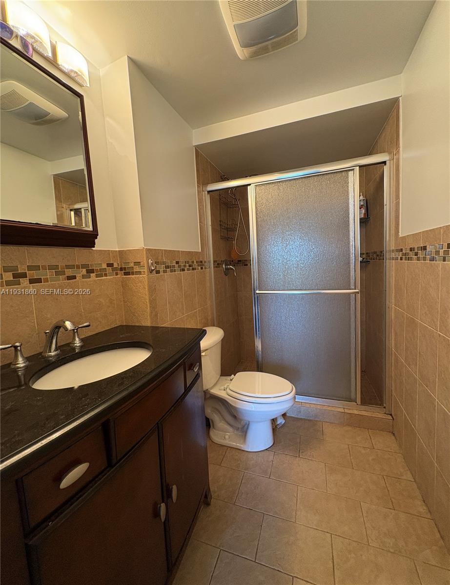 2500 NE 135th St #C502, North Miami FL 33181