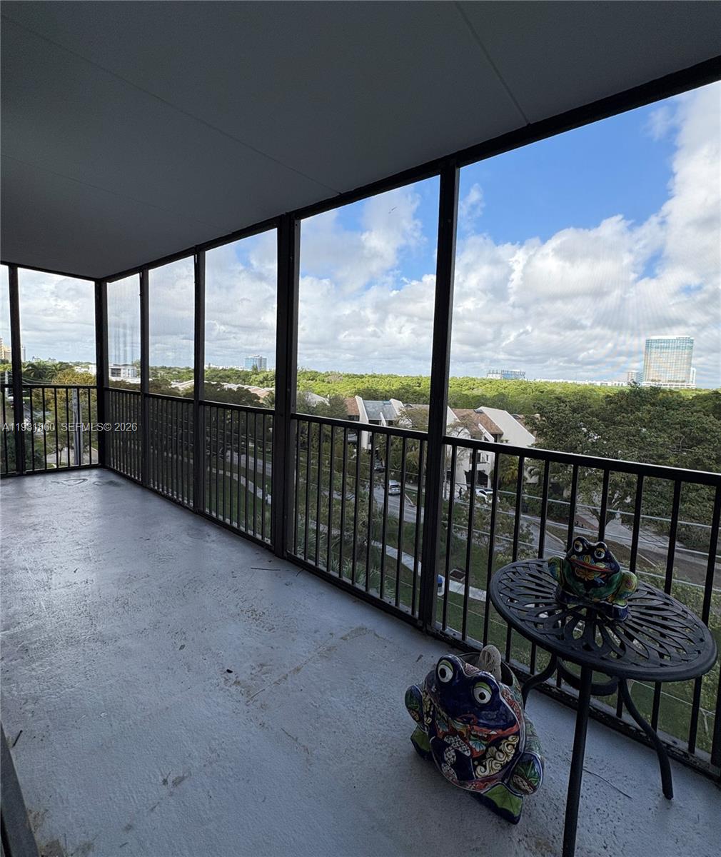 2500 NE 135th St #C502, North Miami FL 33181