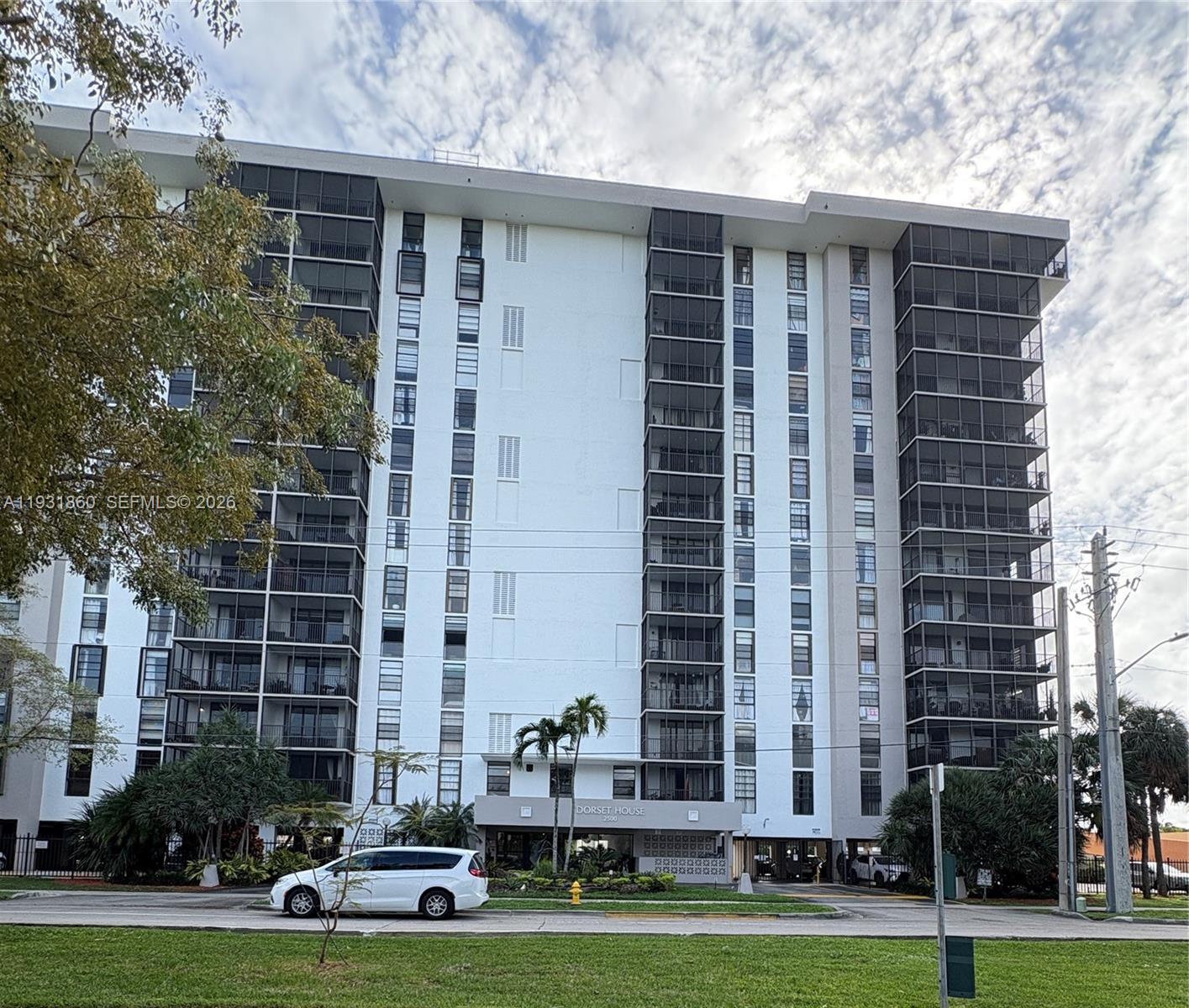 2500 NE 135th St #C502, North Miami FL 33181