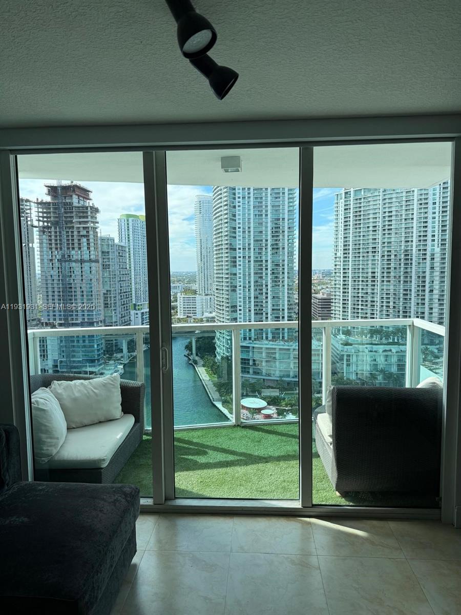 31 SE 5th St #2907, Miami FL 33131
