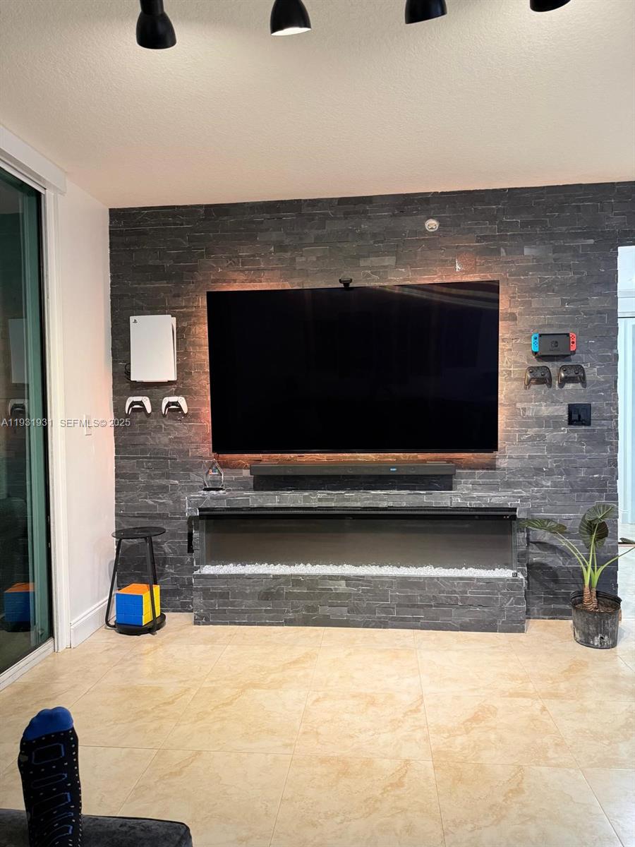 31 SE 5th St #2907, Miami FL 33131