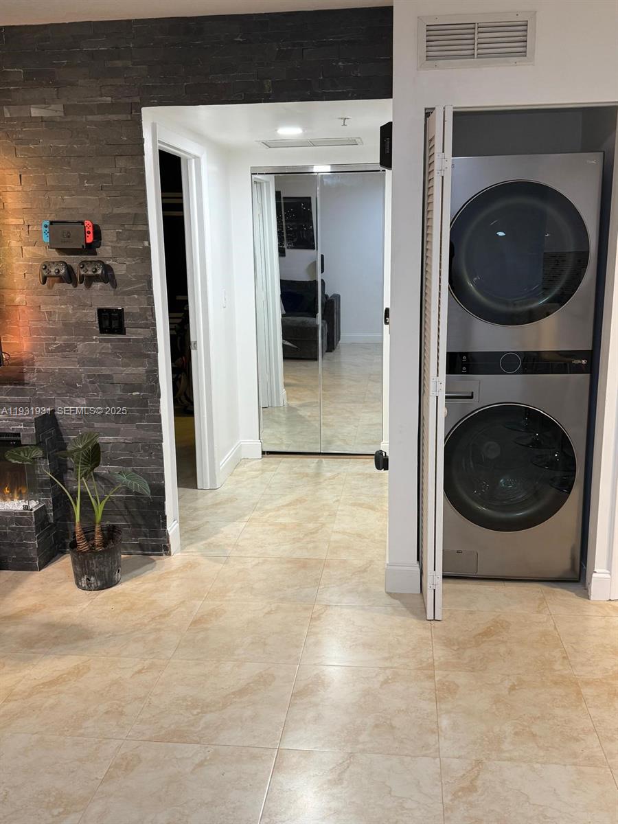 31 SE 5th St #2907, Miami FL 33131