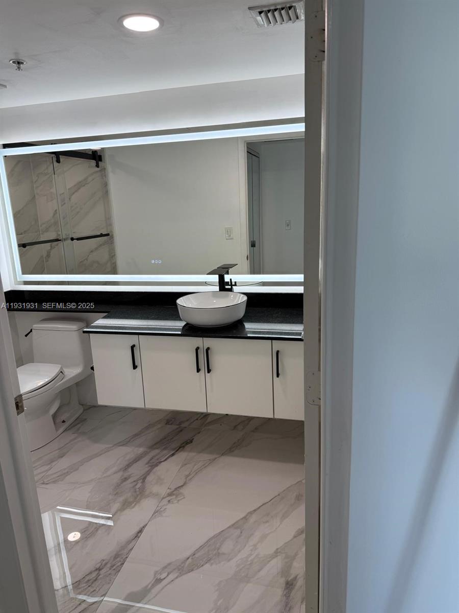 31 SE 5th St #2907, Miami FL 33131