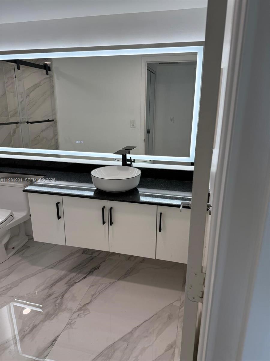 31 SE 5th St #2907, Miami FL 33131