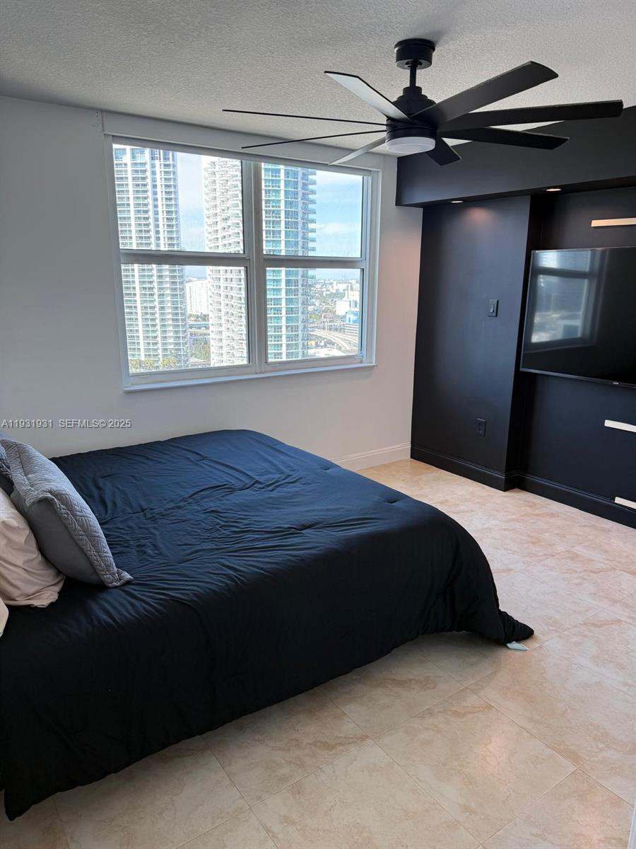 31 SE 5th St #2907, Miami FL 33131