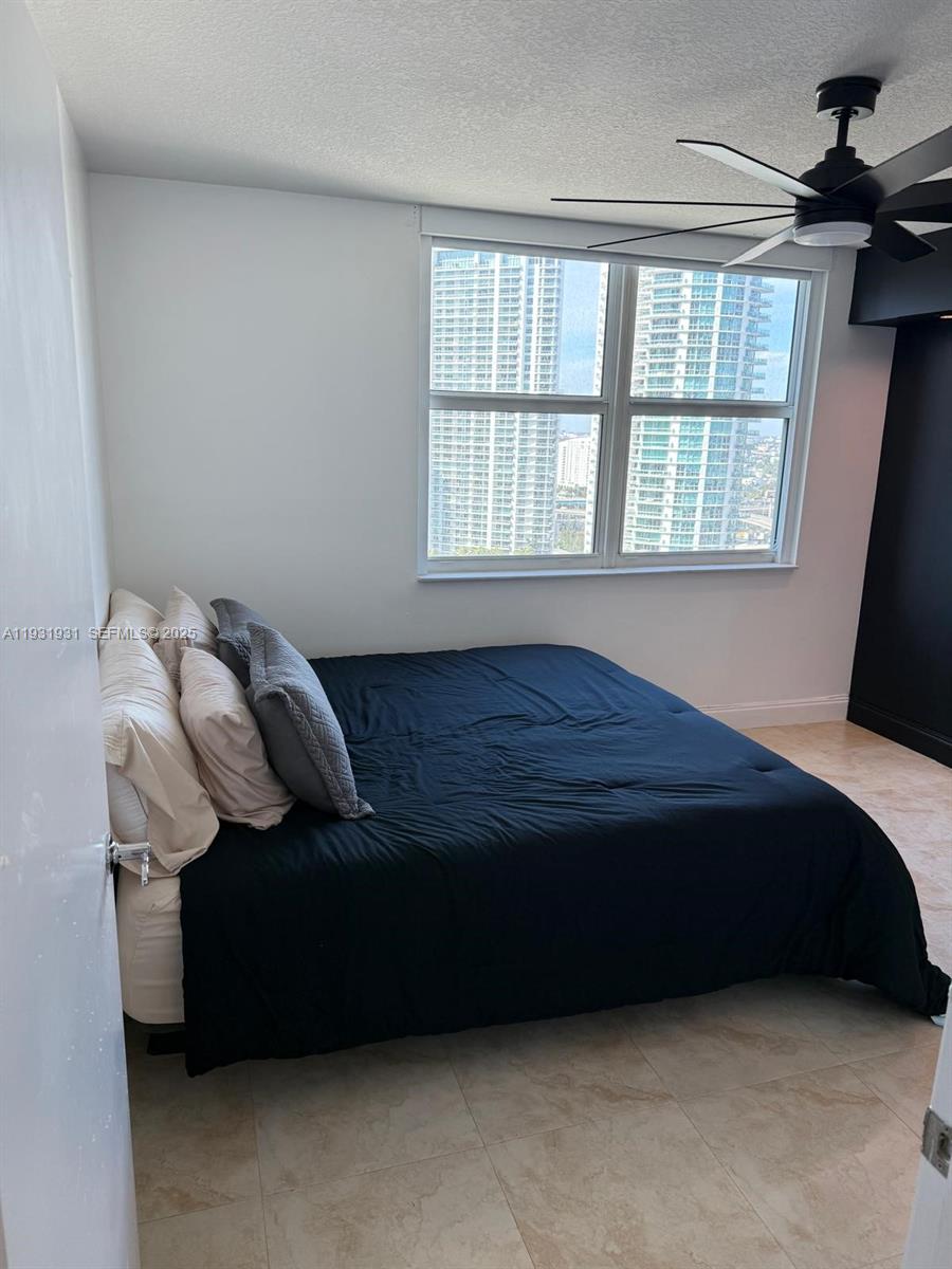 31 SE 5th St #2907, Miami FL 33131
