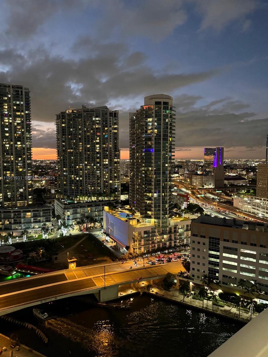 31 SE 5th St #2907, Miami FL 33131