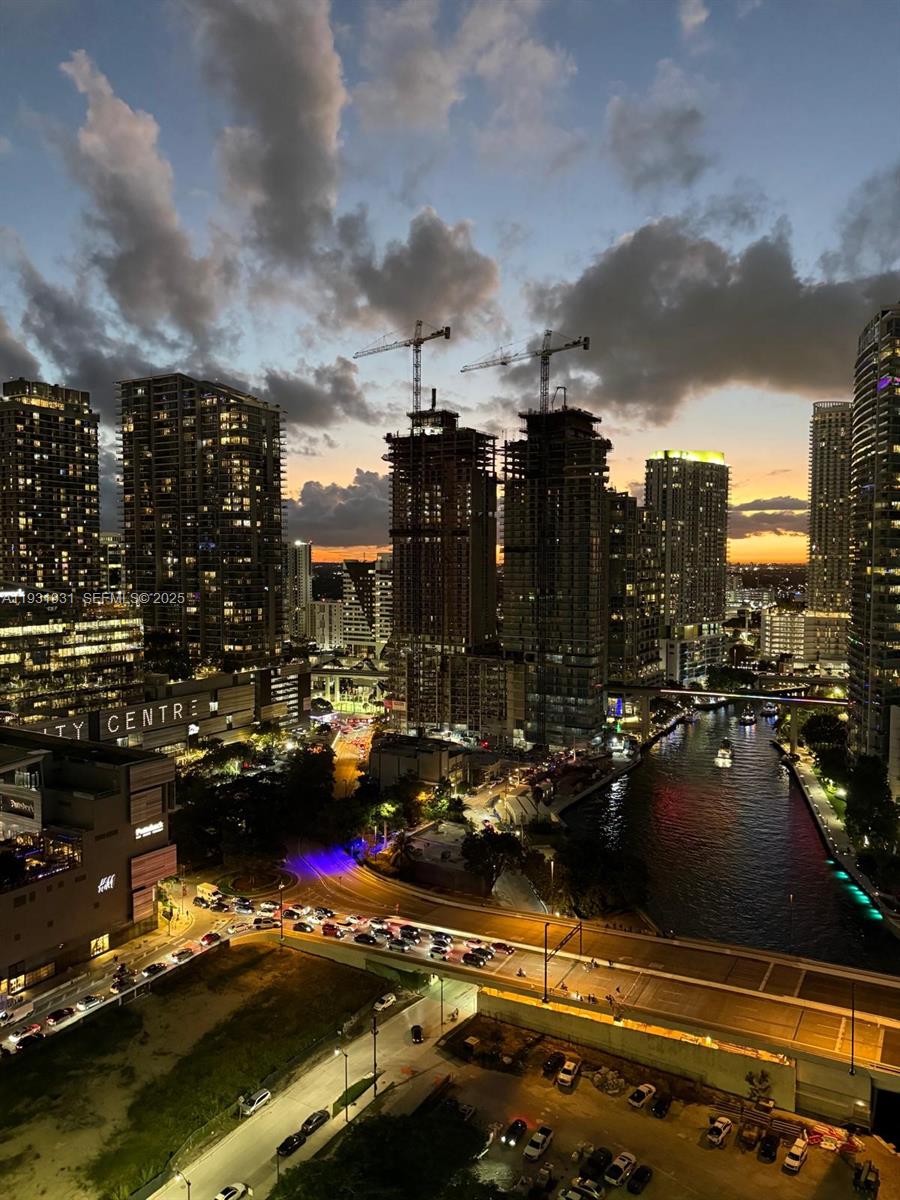 31 SE 5th St #2907, Miami FL 33131