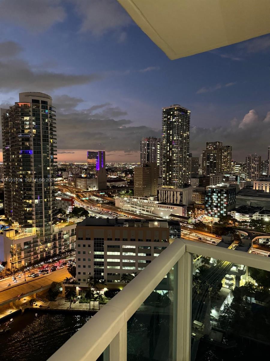 31 SE 5th St #2907, Miami FL 33131