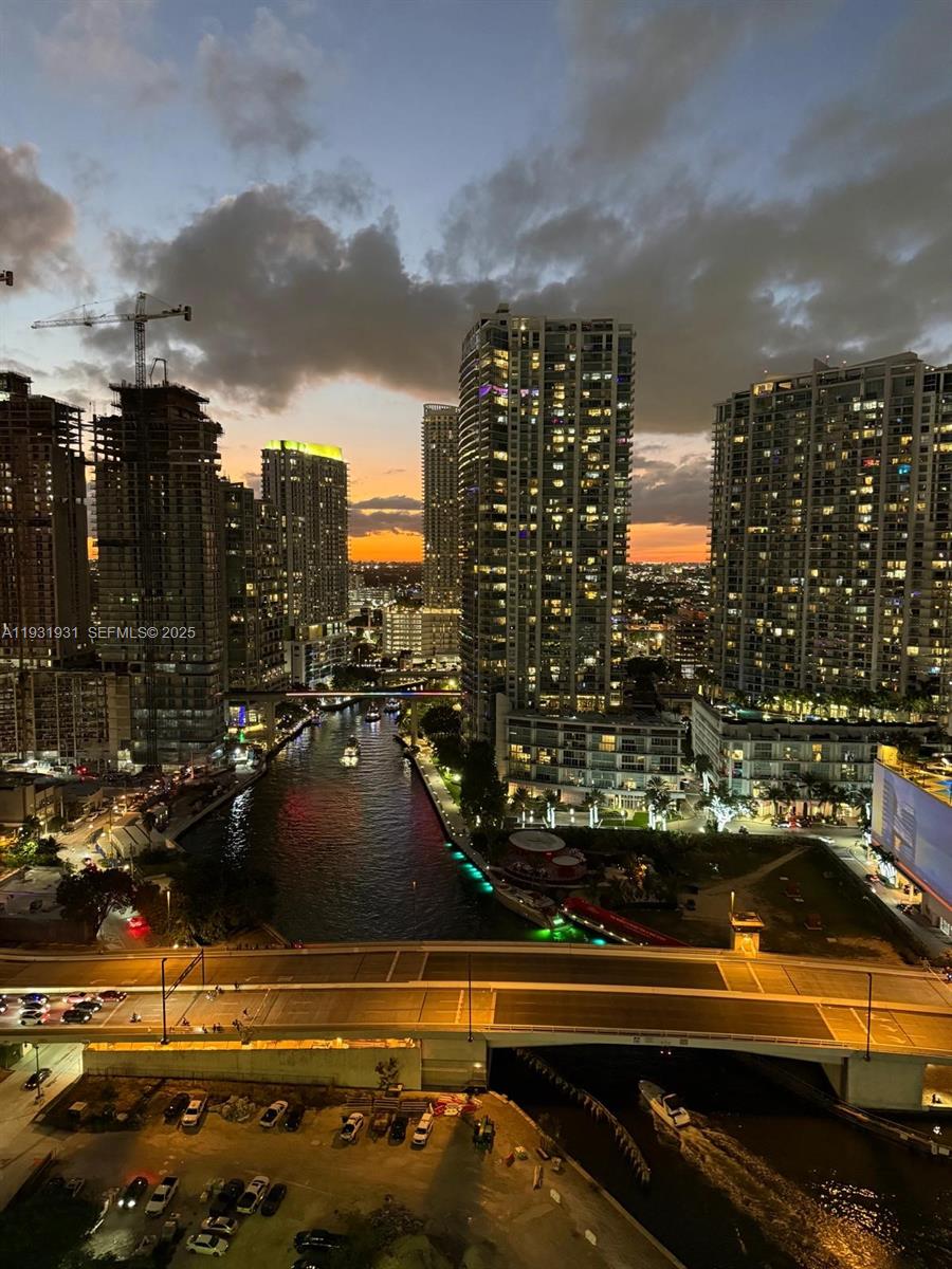 31 SE 5th St #2907, Miami FL 33131