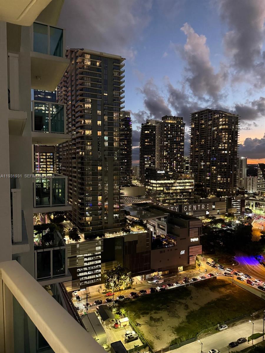 31 SE 5th St #2907, Miami FL 33131