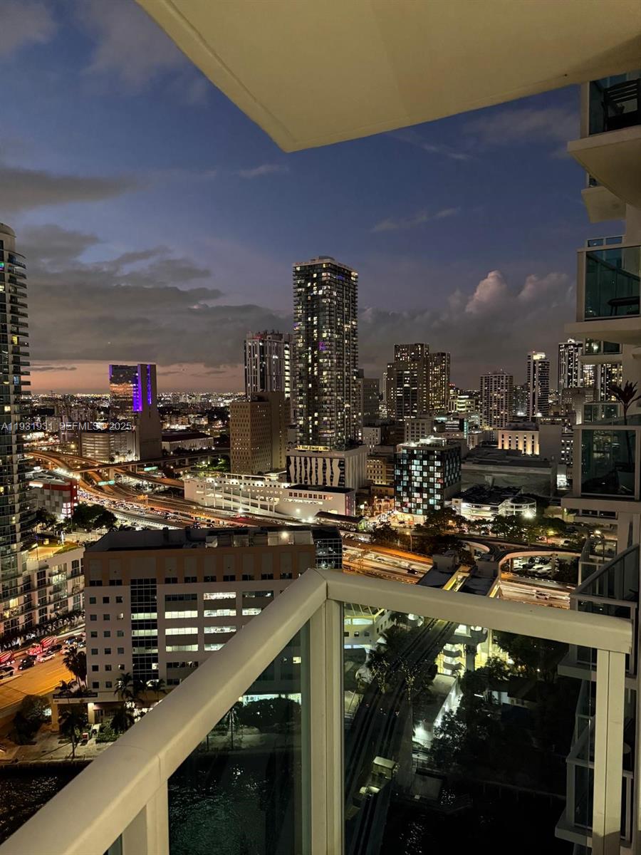 31 SE 5th St #2907, Miami FL 33131