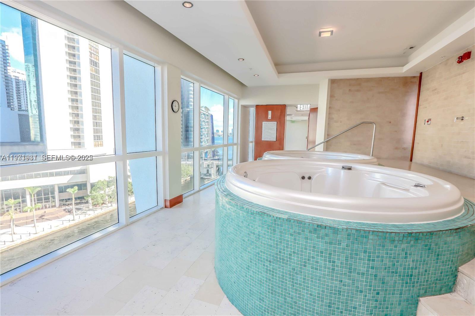 31 SE 5th St #2907, Miami FL 33131