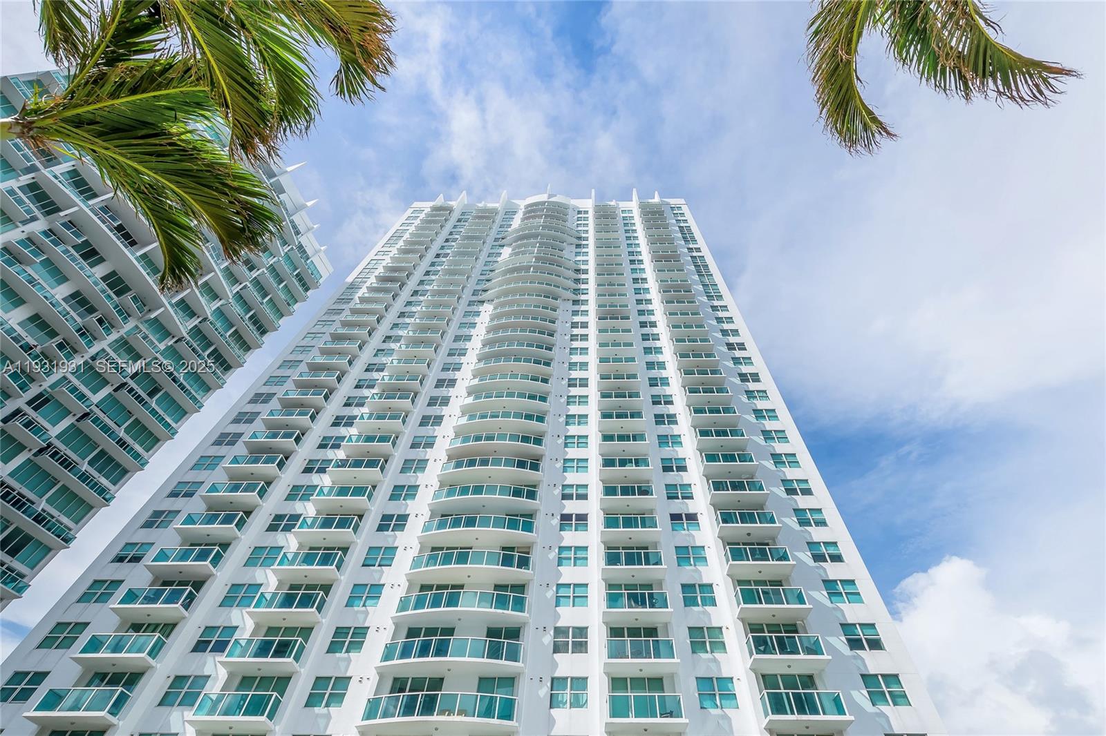 31 SE 5th St #2907, Miami FL 33131