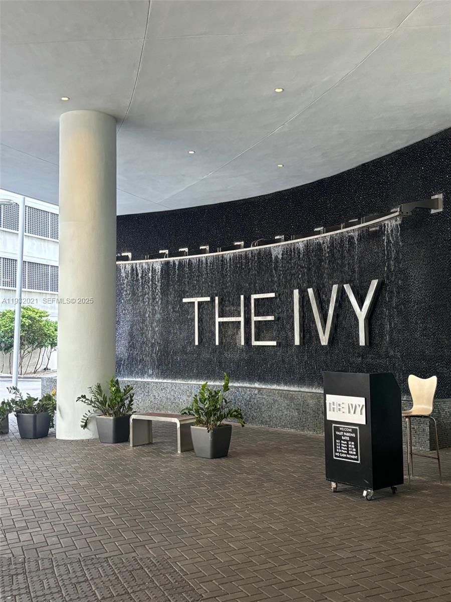 90 SW 3rd St #2207, Miami FL 33130