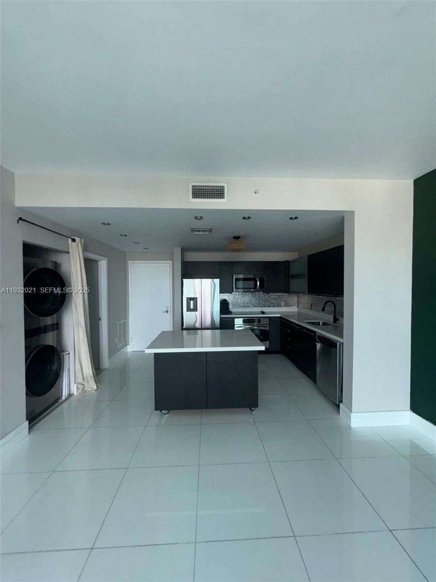 90 SW 3rd St #2207, Miami FL 33130