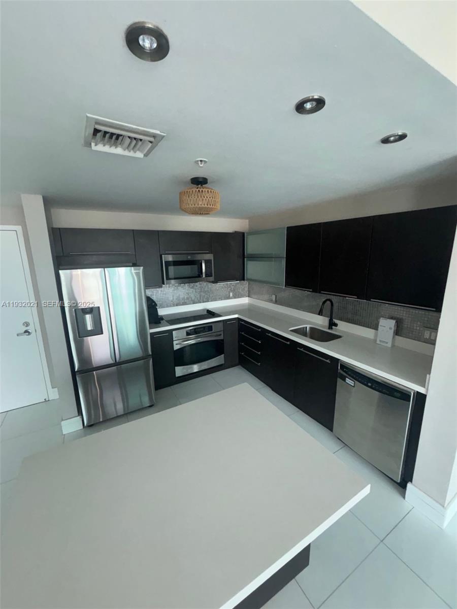 90 SW 3rd St #2207, Miami FL 33130