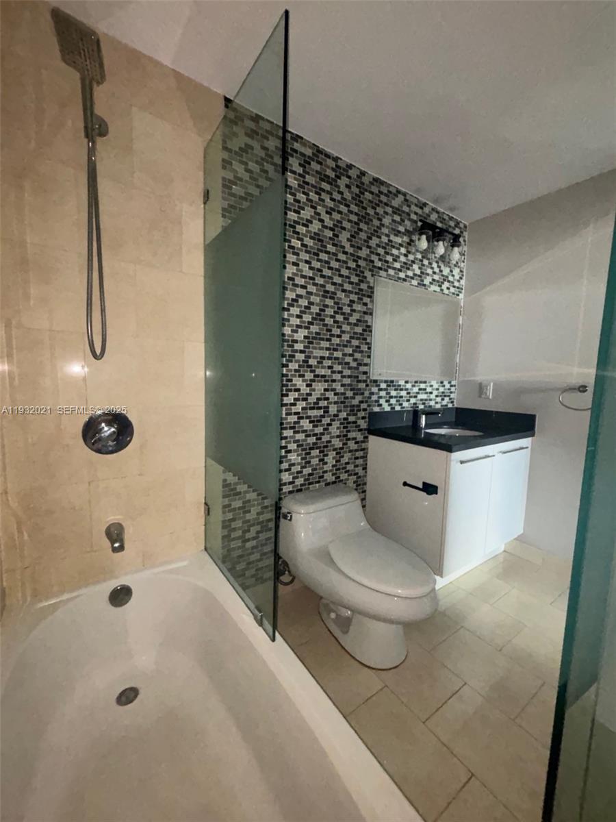 90 SW 3rd St #2207, Miami FL 33130
