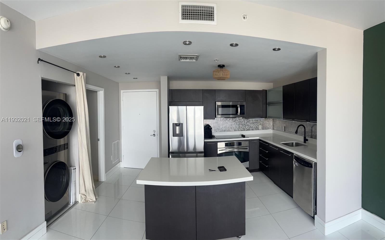 90 SW 3rd St #2207, Miami FL 33130