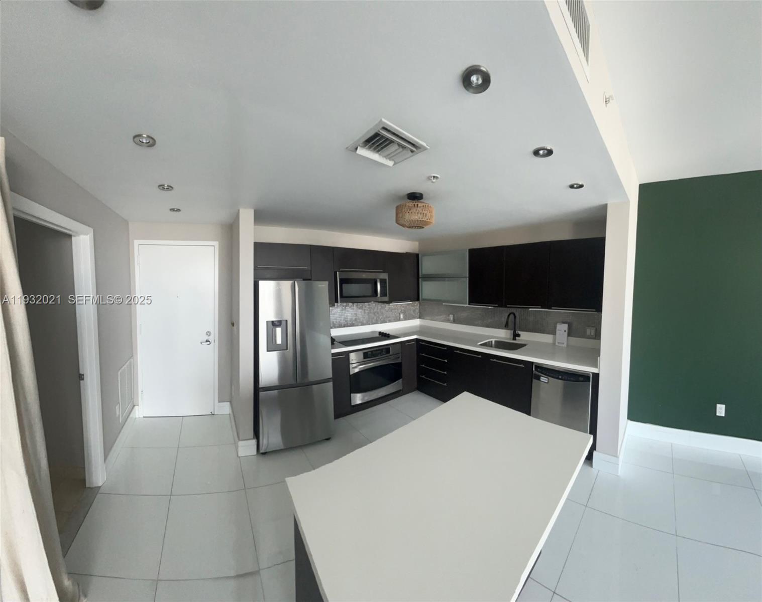 90 SW 3rd St #2207, Miami FL 33130