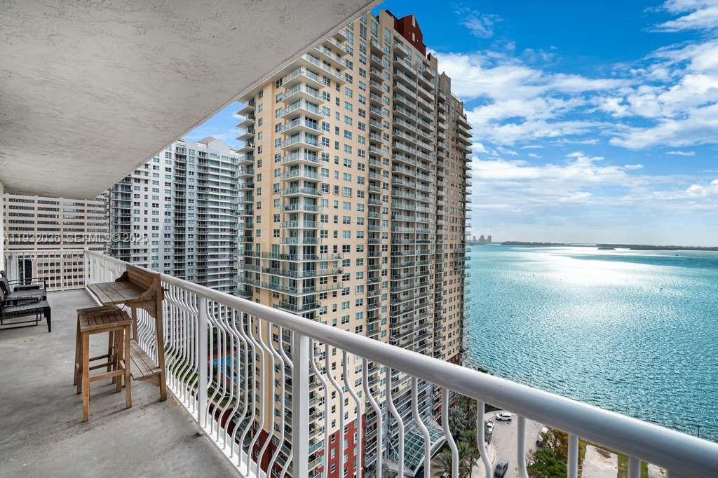 1200 Brickell Bay Dr #2202, Miami FL 33131