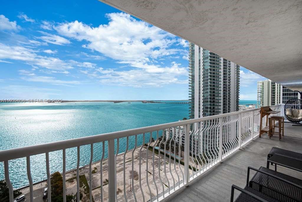 1200 Brickell Bay Dr #2202, Miami FL 33131