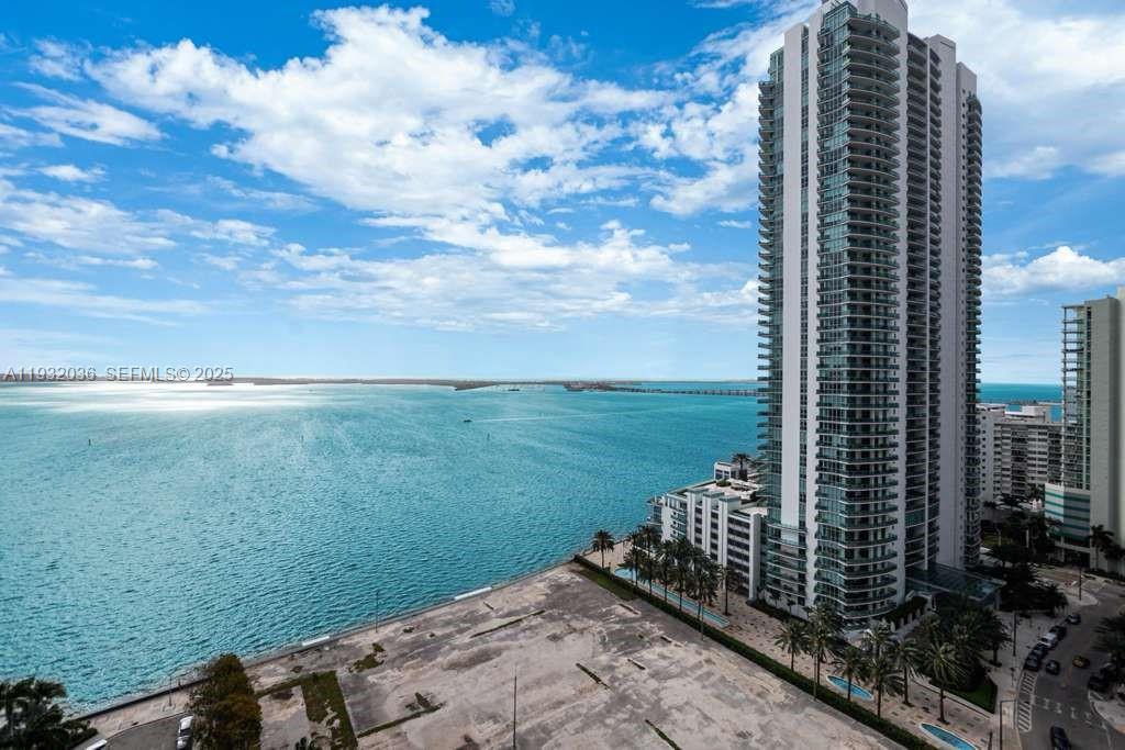 1200 Brickell Bay Dr #2202, Miami FL 33131