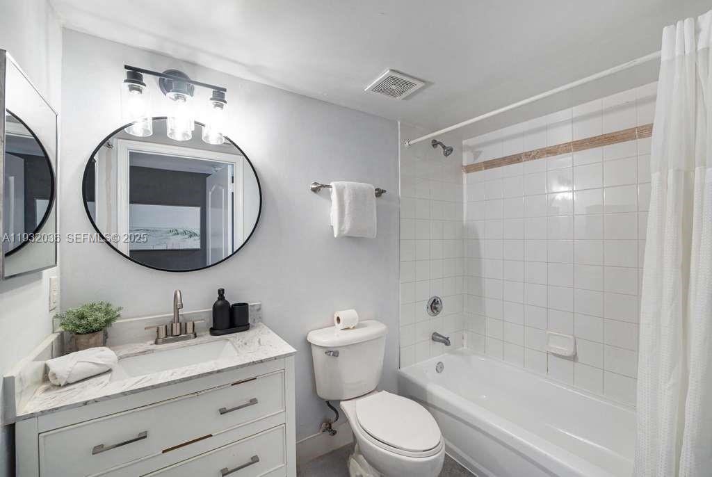 1200 Brickell Bay Dr #2202, Miami FL 33131