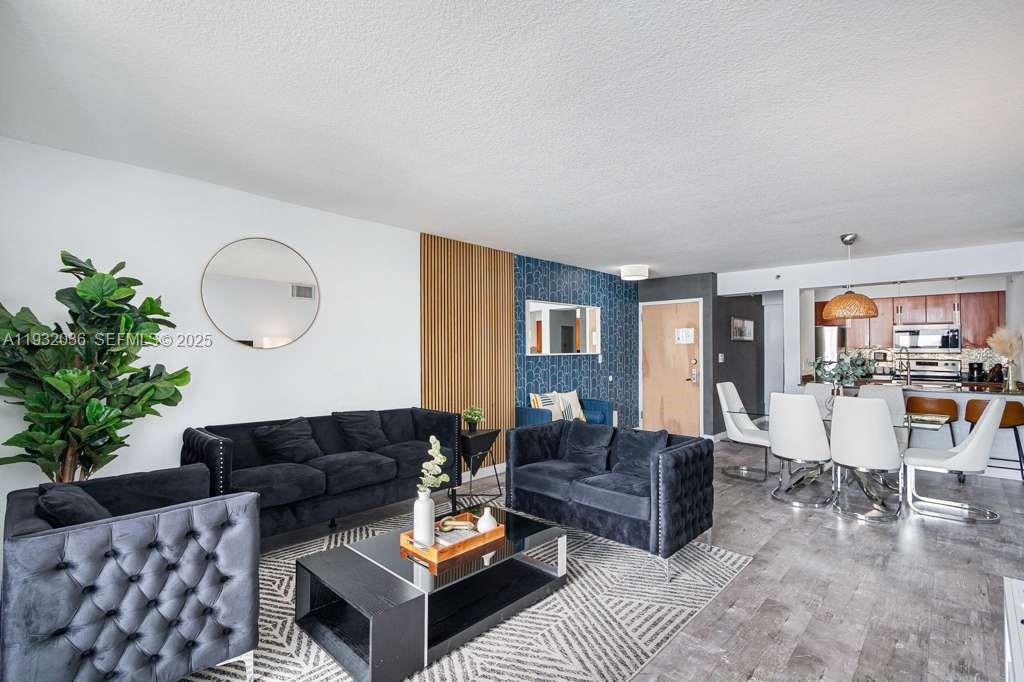 1200 Brickell Bay Dr #2202, Miami FL 33131
