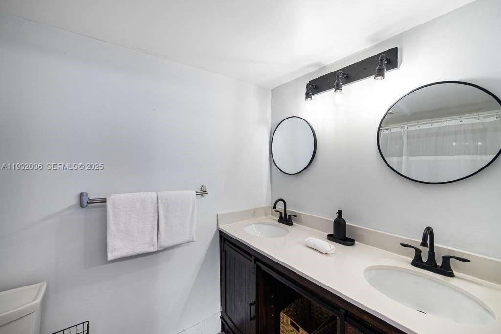 1200 Brickell Bay Dr #2202, Miami FL 33131