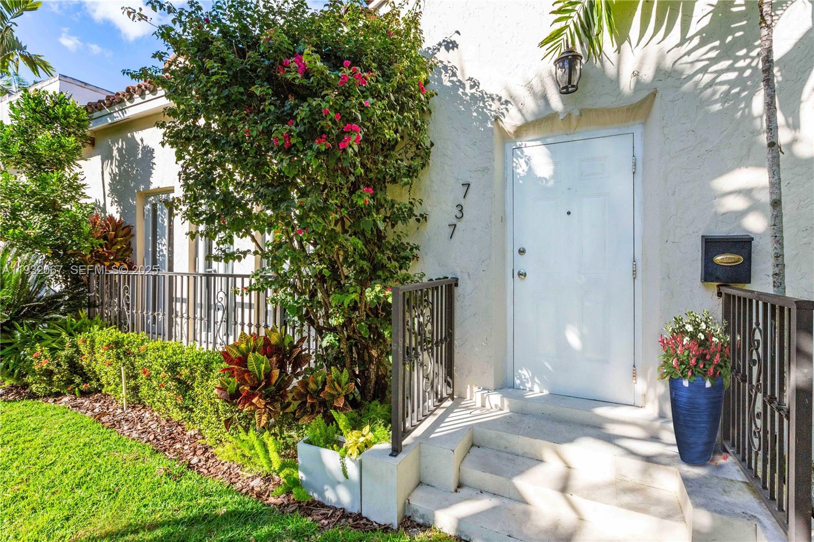 737 Alhambra Cir, Coral Gables FL 33134