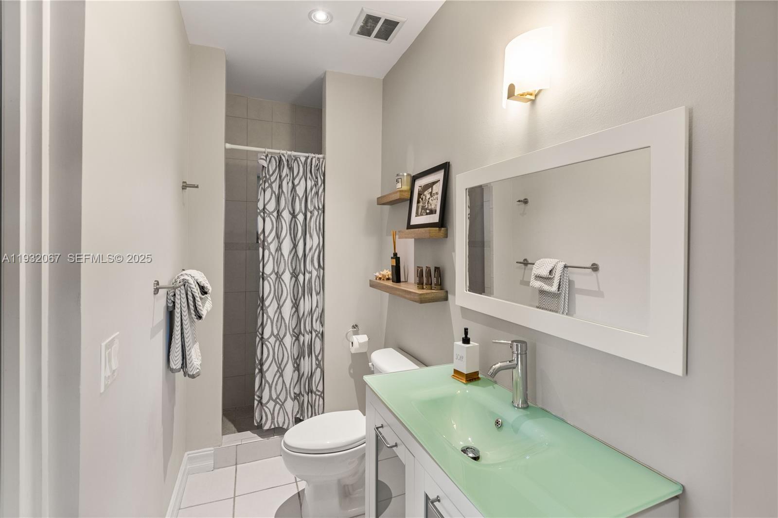 737 Alhambra Cir, Coral Gables FL 33134