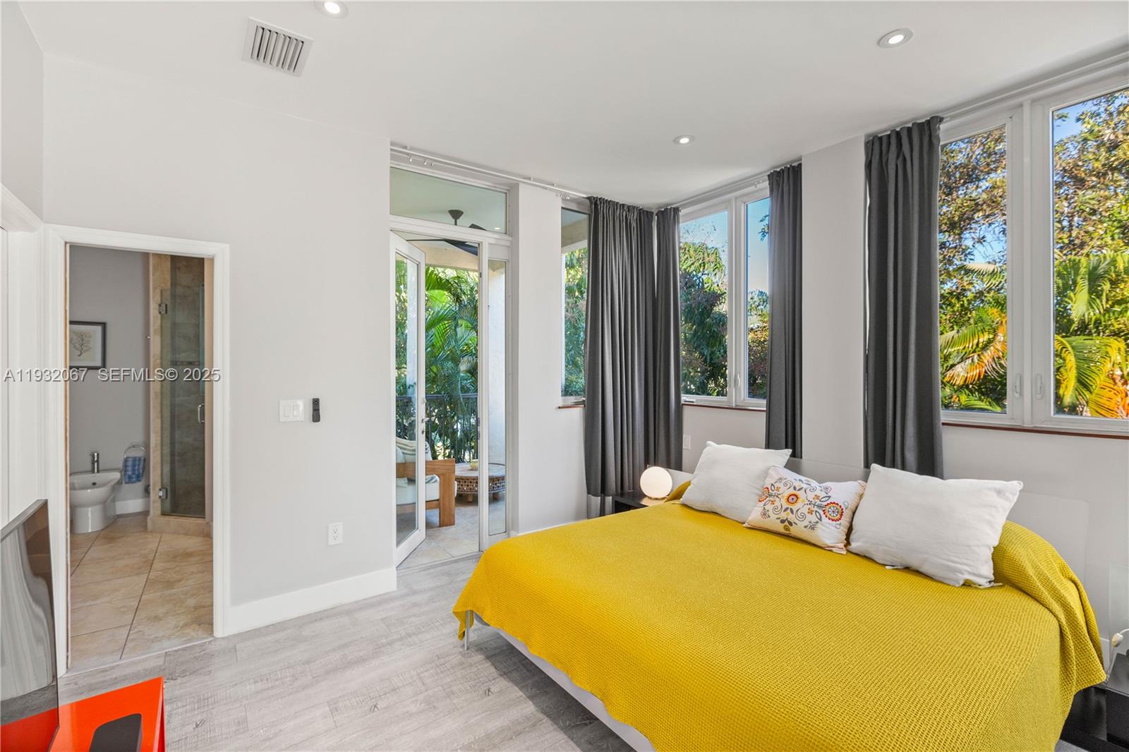 737 Alhambra Cir, Coral Gables FL 33134
