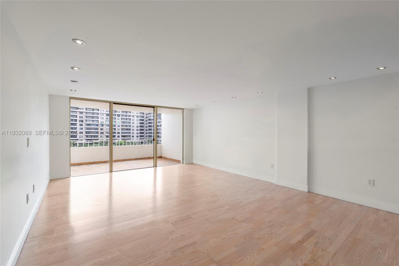 199 Ocean Lane Dr #611, Key Biscayne FL 33149