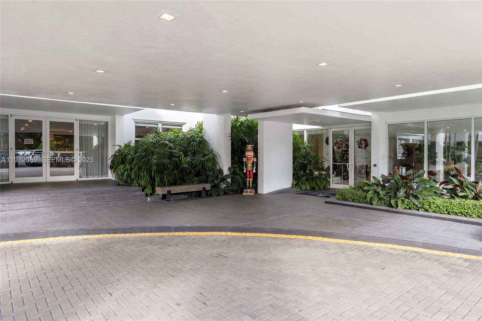 199 Ocean Lane Dr #611, Key Biscayne FL 33149