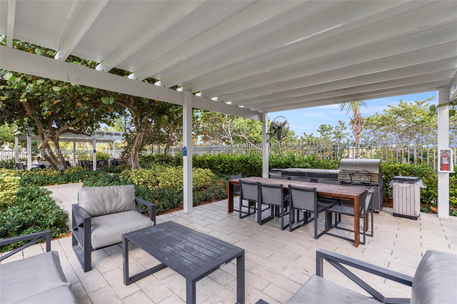 199 Ocean Lane Dr #611, Key Biscayne FL 33149