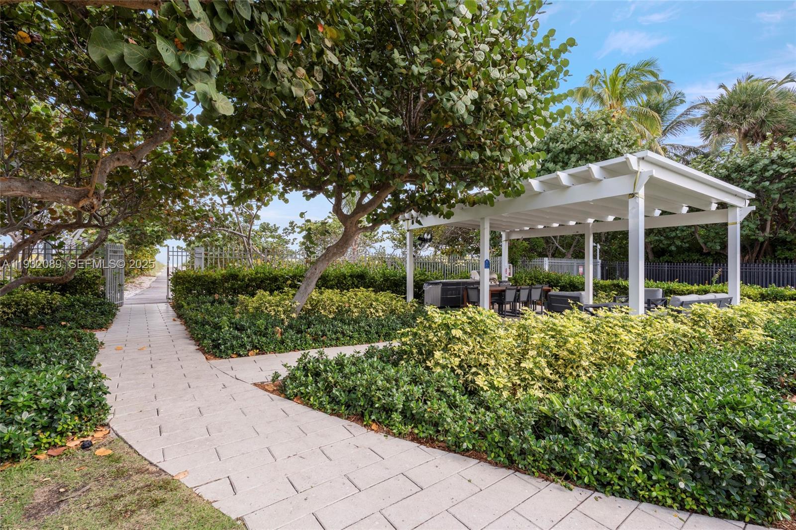199 Ocean Lane Dr #611, Key Biscayne FL 33149