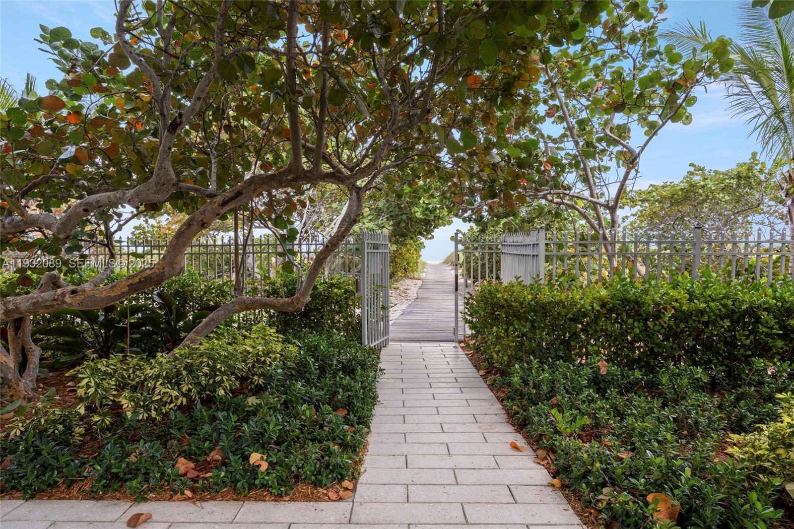 199 Ocean Lane Dr #611, Key Biscayne FL 33149