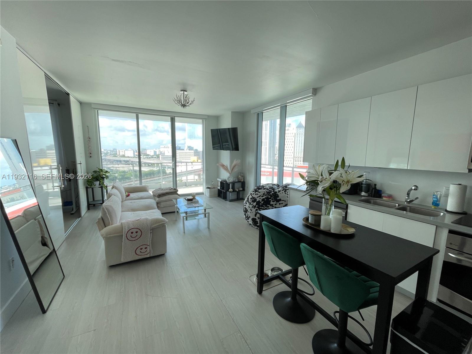 90 SW 3rd St #1205, Miami FL 33130
