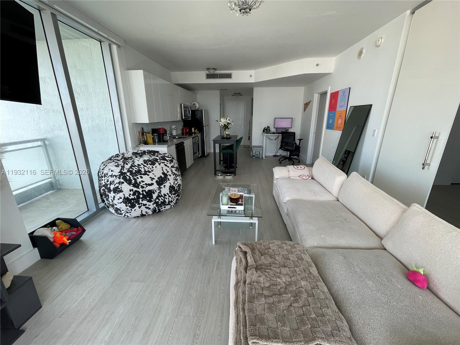 90 SW 3rd St #1205, Miami FL 33130