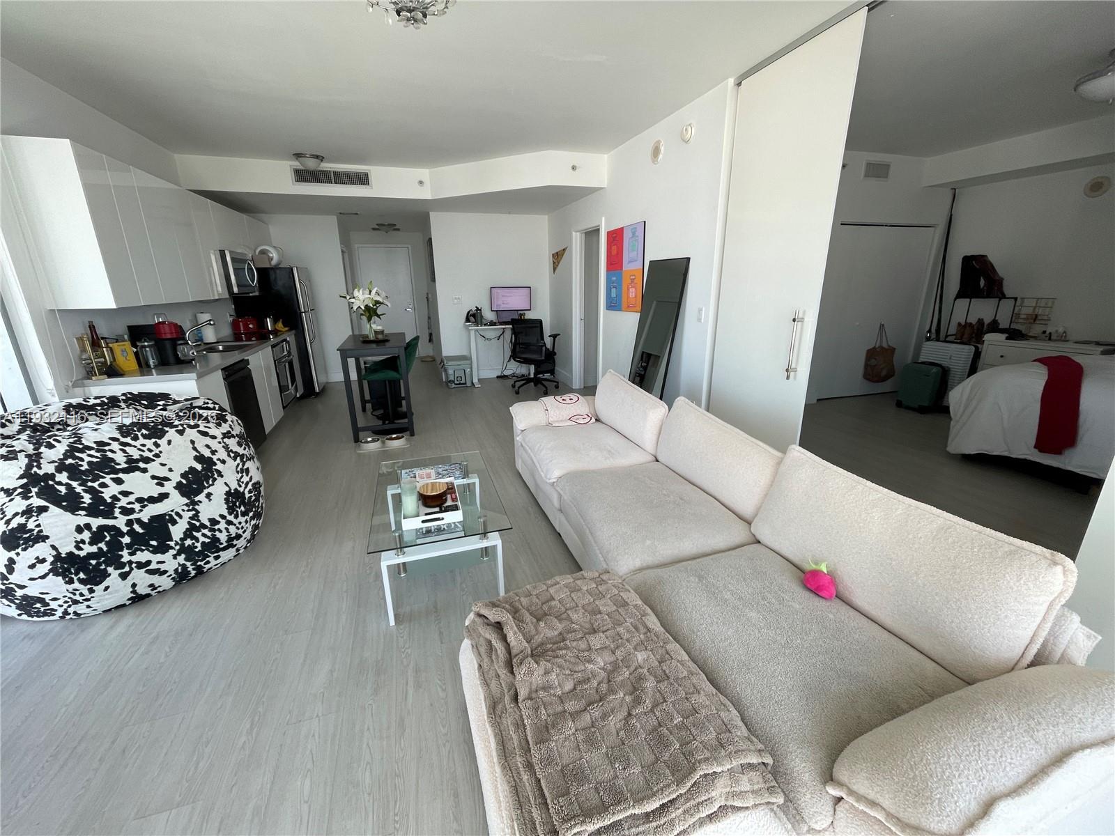 90 SW 3rd St #1205, Miami FL 33130