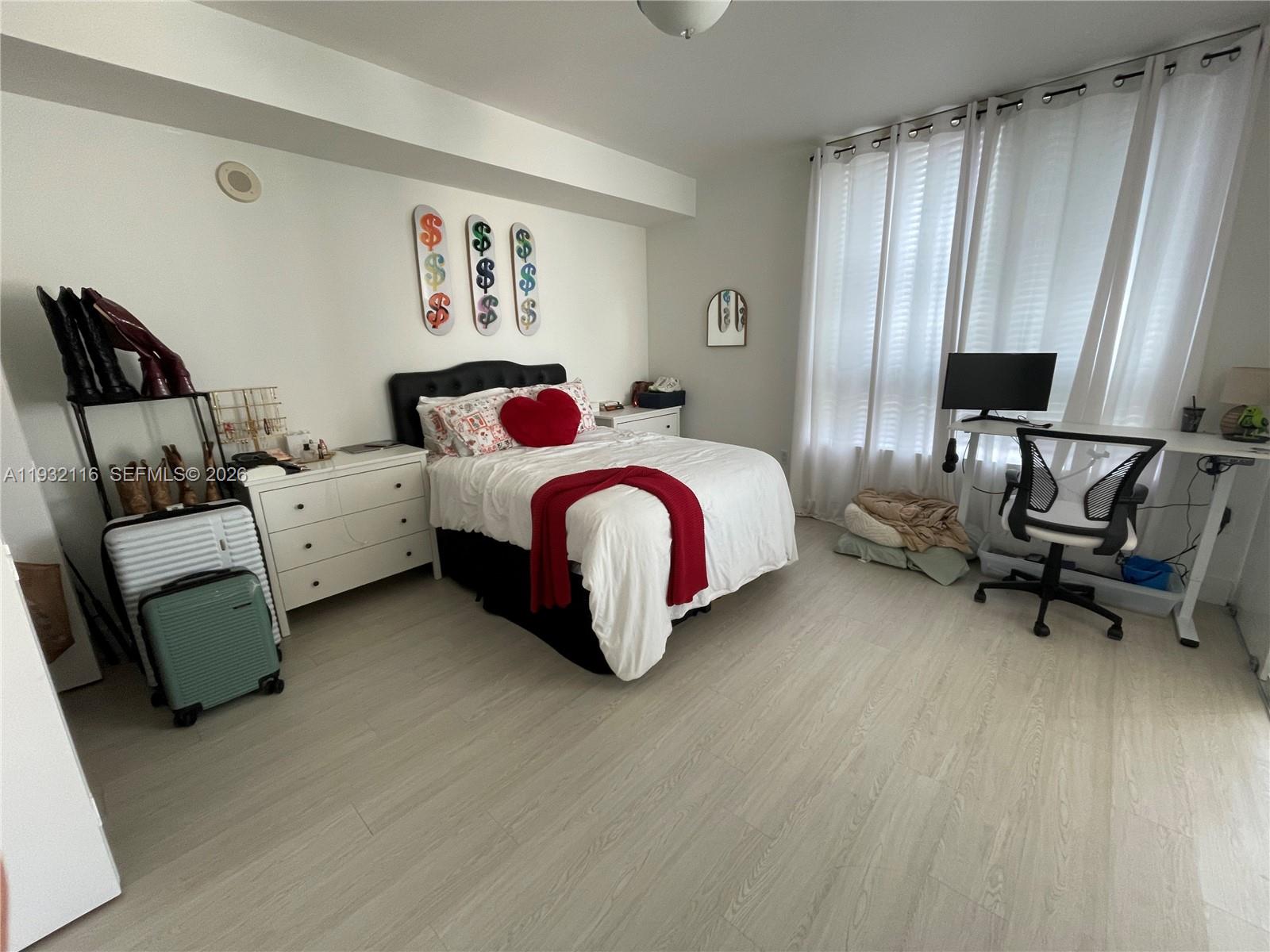 90 SW 3rd St #1205, Miami FL 33130