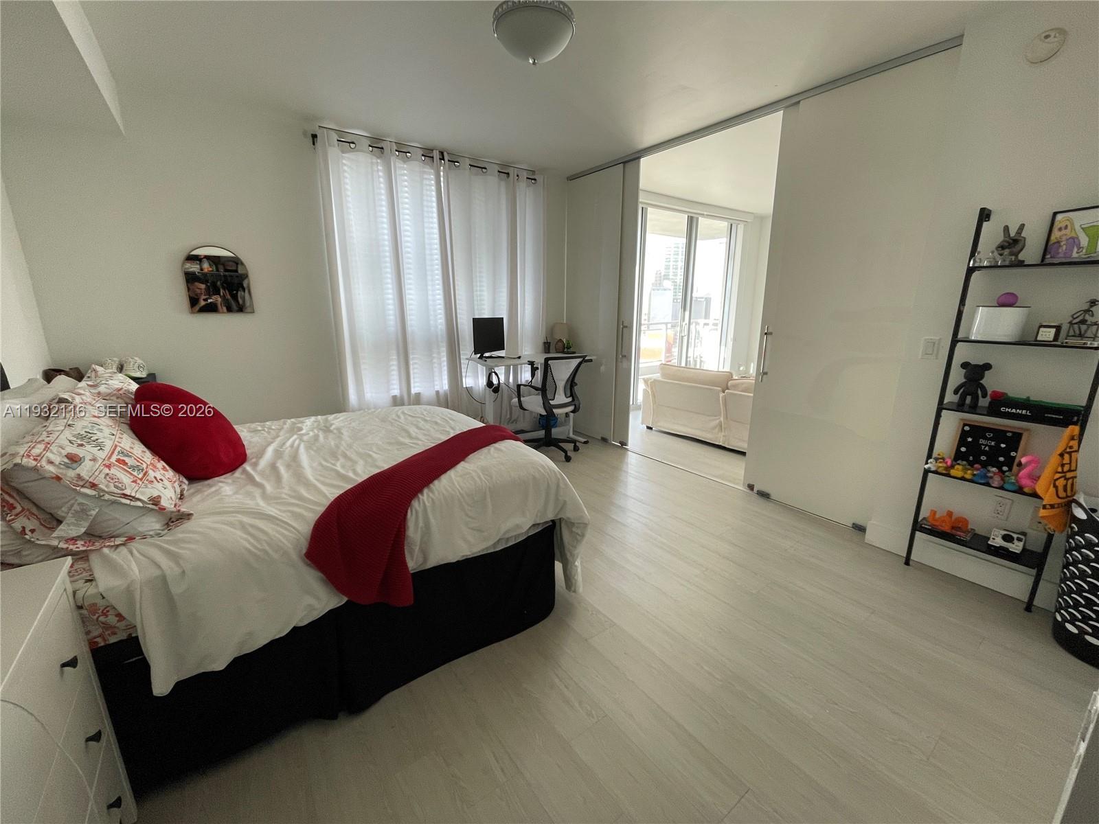 90 SW 3rd St #1205, Miami FL 33130