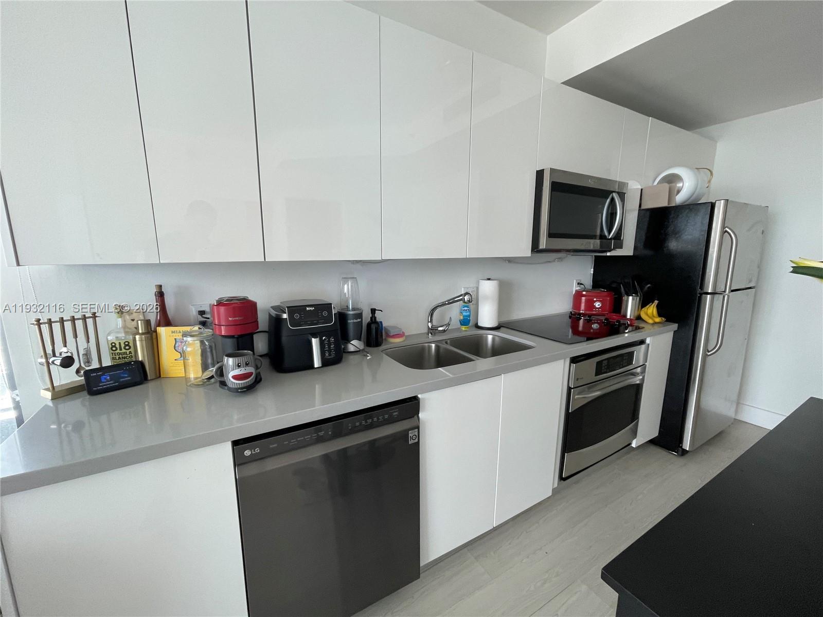 90 SW 3rd St #1205, Miami FL 33130
