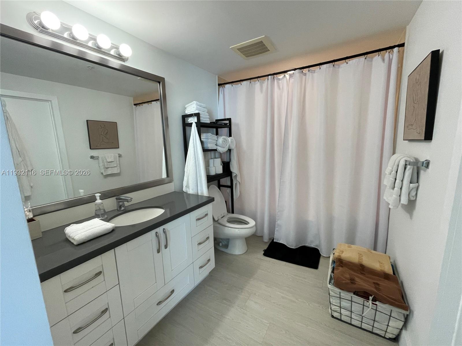 90 SW 3rd St #1205, Miami FL 33130