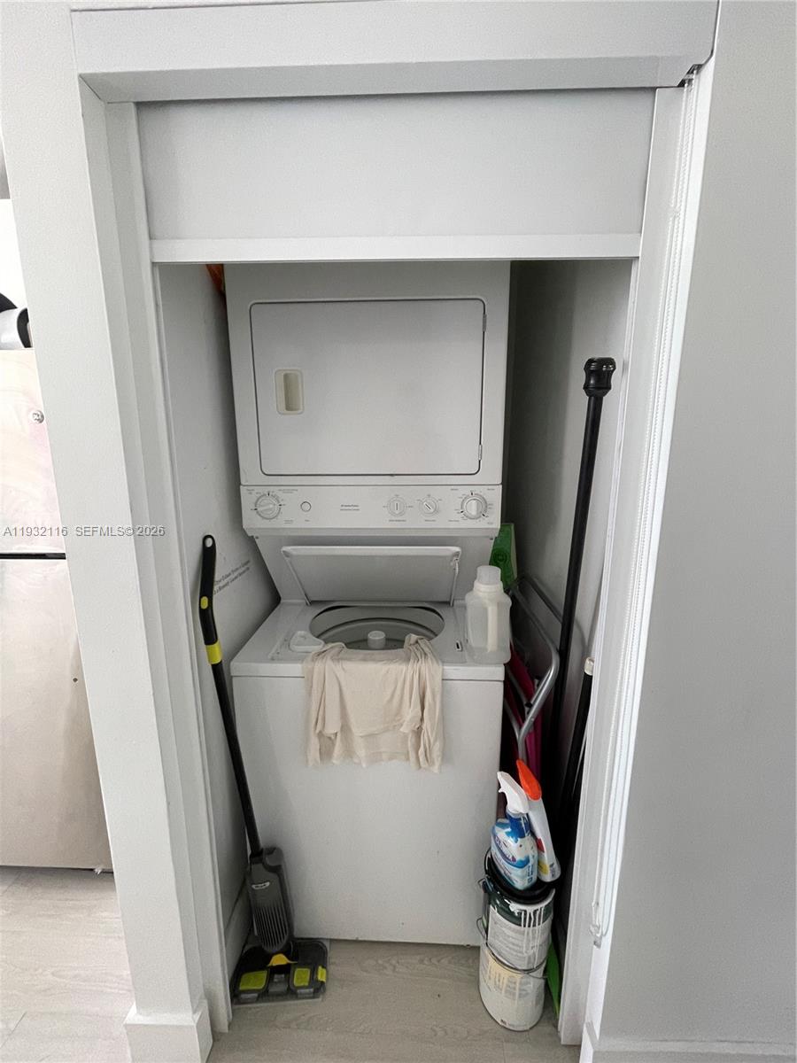 90 SW 3rd St #1205, Miami FL 33130