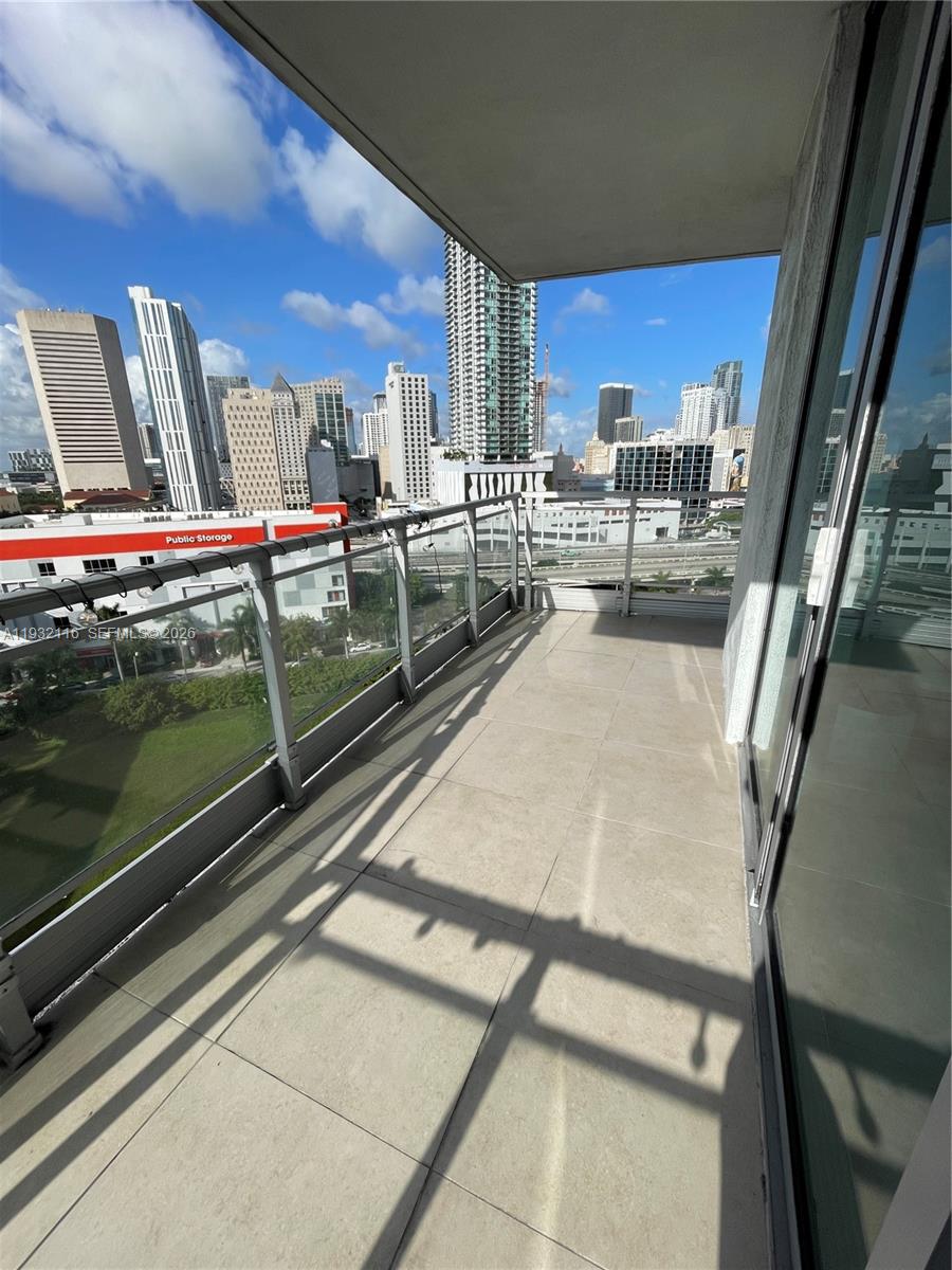 90 SW 3rd St #1205, Miami FL 33130