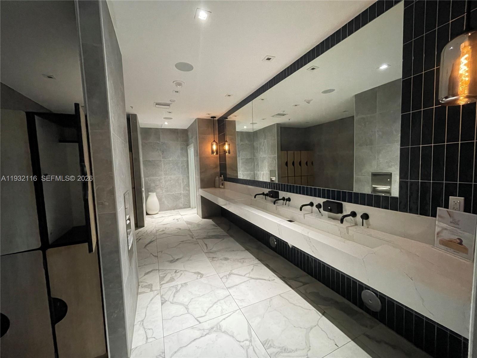 90 SW 3rd St #1205, Miami FL 33130